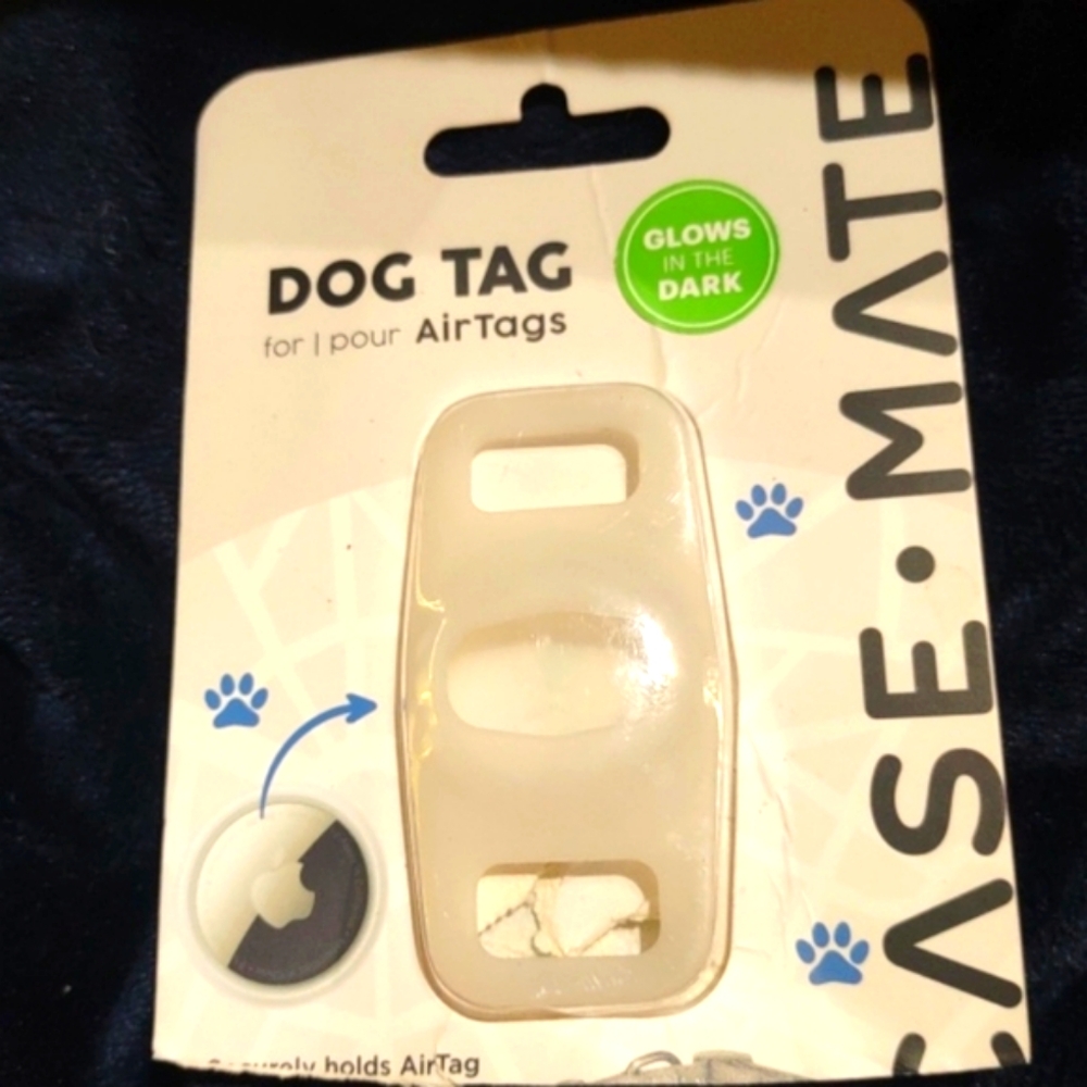 Case-Mate Dog TAG Collar Holder for AirTag - Dogs / Glow In The Dark NEW